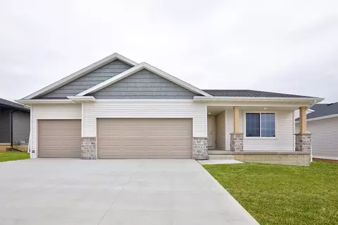 617 Milan St, West Des Moines, IA 50266