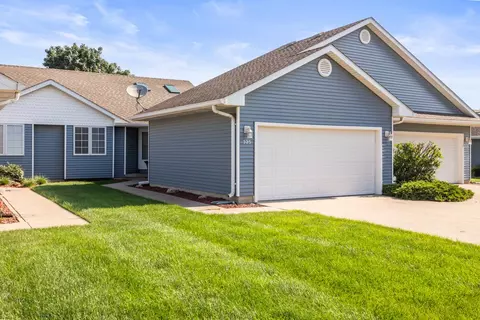 325 Laurel St, Waukee, IA 50263