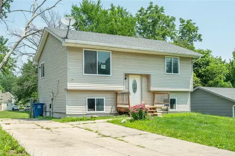 1744 E Lacona Ave, Des Moines, IA 50320