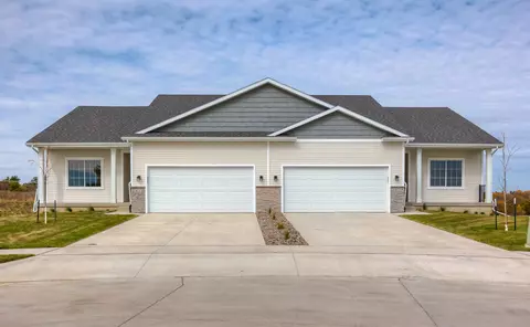 16723 Walnut Meadows Cir, Waukee, IA 50263