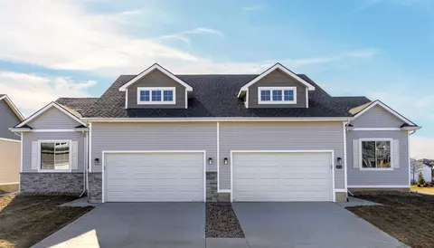 9064 Mockingbird Dr, West Des Moines, IA 50266
