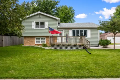1030 3rd St, Waukee, IA 50263