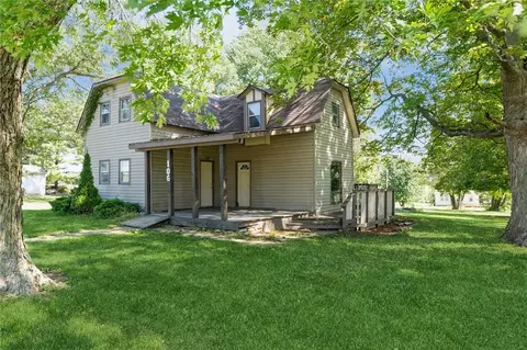 106 College St, Ackworth, IA 50001