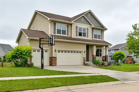 240 Emerson Ln, Waukee, IA 50263