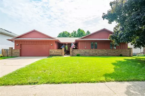 4513 82nd St, Urbandale, IA 50322