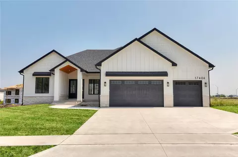 17406 Springbrook Trl, Urbandale, IA 50323