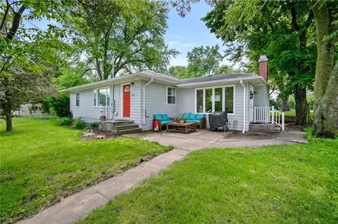 523 E Aurora Ave, Des Moines, IA 50313