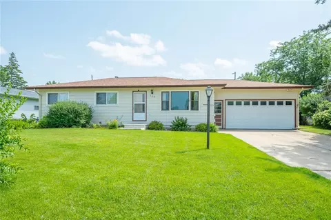506 Pleasantview Rd, Marshalltown, IA 50158