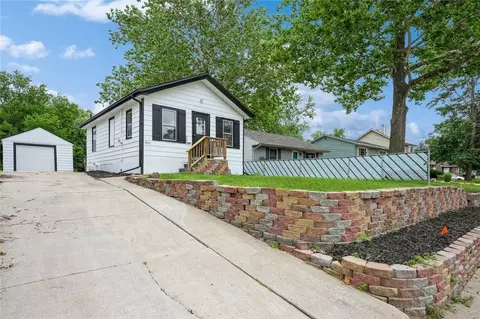 3517 61st St, Des Moines, IA 50322