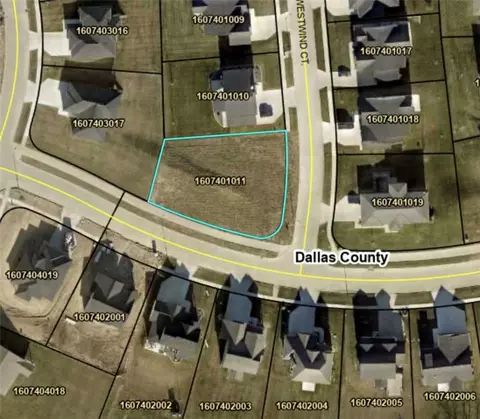 765 Indian Ridge Dr, Waukee, IA 50263