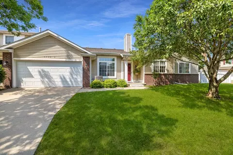5486 Longview Ct #8, Johnston, IA 50131