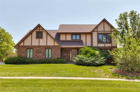 317 46th Pl, West Des Moines, IA 50265