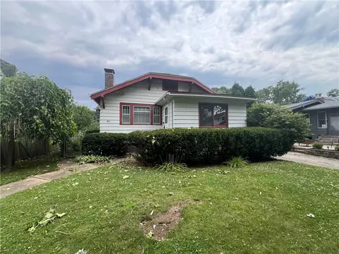 4611 Boulevard Pl, Des Moines, IA 50311