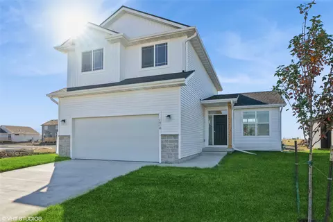1410 Locust St, Waukee, IA 50263