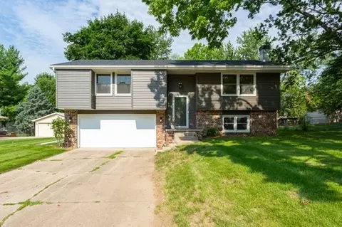 208 Jordan Dr, West Des Moines, IA 50265