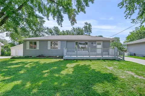3919 78th St, Urbandale, IA 50322