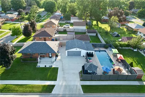 3204 Villa Vista Dr, Des Moines, IA 50316