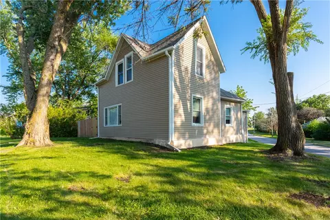 1544 Osceola Ave, Chariton, IA 50049