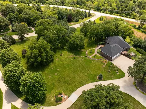 8302 NW Chevalia Dr, Grimes, IA 50111
