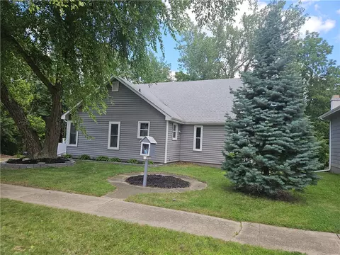 740 Terrace Dr, Carlisle, IA 50047