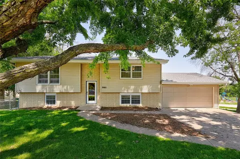 9001 Boston Ave, Urbandale, IA 50322