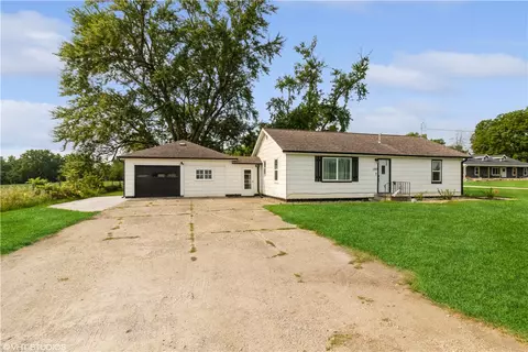 200 6th St NE, Mitchellville, IA 50169
