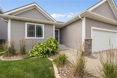 2945 SW Country Ln, Ankeny, IA 50023