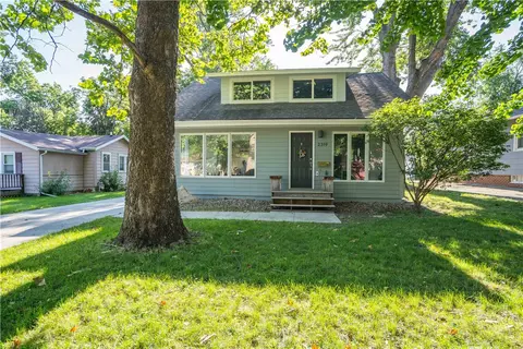 2319 39th St, Des Moines, IA 50310