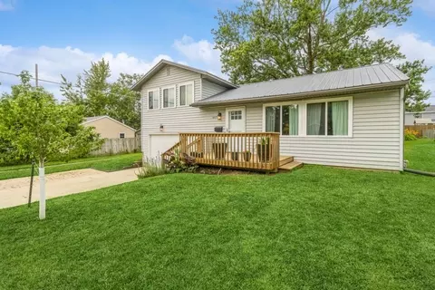 407 E 21st St S, Newton, IA 50208