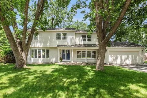 445 S School St, Waukee, IA 50263