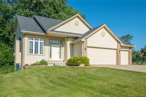 1011 N O St, Indianola, IA 50125