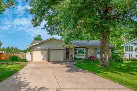 110 Blaine St NW, Bondurant, IA 50035