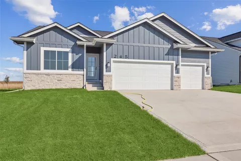 245 NW Ashley Ave, Waukee, IA 50263