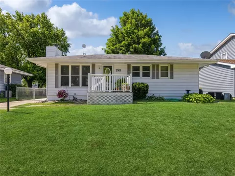 290 Gray Ave, Waukee, IA 50263