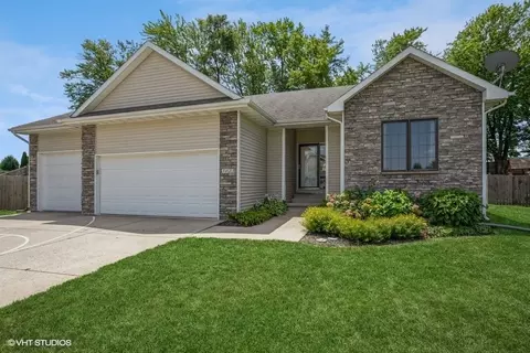 1023 Norwood Ct, Norwalk, IA 50211