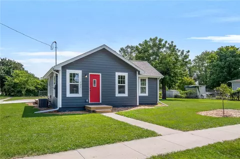 701 SE 11th St, Des Moines, IA 50309