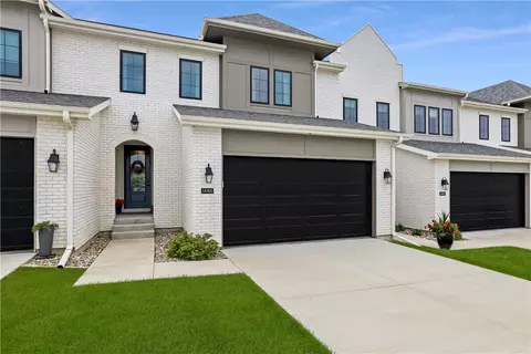 14165 Wilden Dr, Urbandale, IA 50323