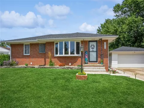 1610 W 4th Ave, Indianola, IA 50125