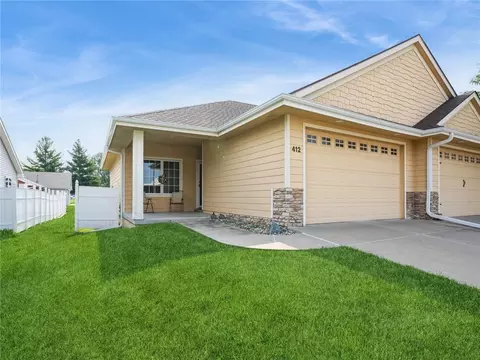412 S P St, Indianola, IA 50125