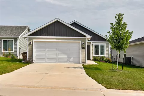 1325 Blazing Star Dr, Carlisle, IA 50047