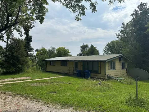 2211 E County Line Rd, Des Moines, IA 50320