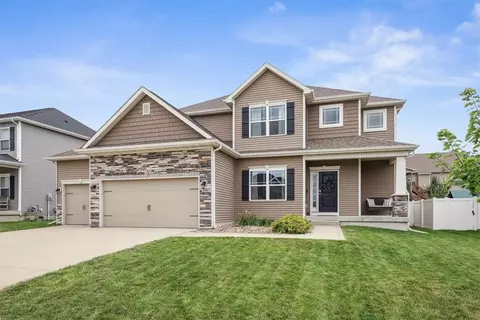 370 NE Prairie Wolf Dr, Waukee, IA 50263