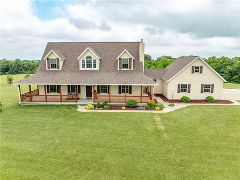 2064 226th Ct, Winterset, IA 50273