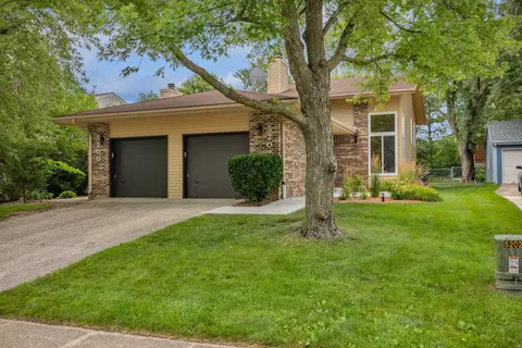 5202 Twana Dr, Des Moines, IA 50310