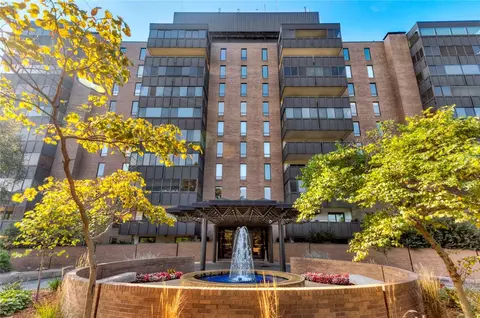 3131 Fleur Dr #401, Des Moines, IA 50321