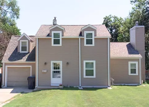4015 68th St, Urbandale, IA 50322