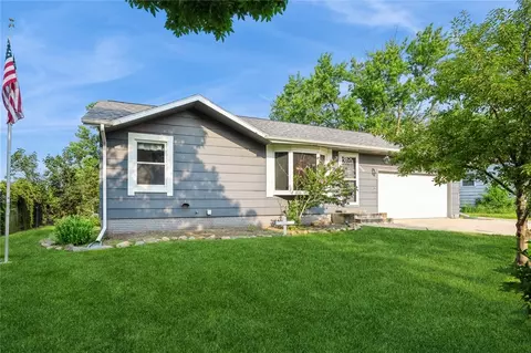 9074 Woodmayr Dr, Norwalk, IA 50211