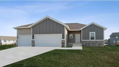 2313 N 8th St, Indianola, IA 50125