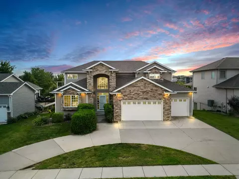 764 80th St, West Des Moines, IA 50266