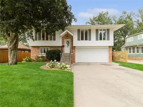 1127 W 9th St S, Newton, IA 50208